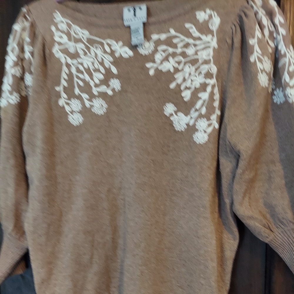 🔥🔥 PRICE REDUCED 🔥🔥 Rain & Rose Sweater